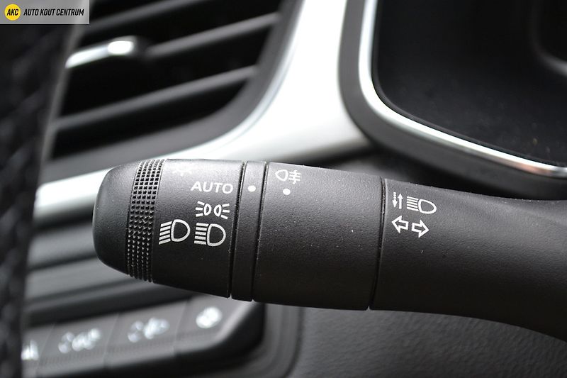Renault Captur Intens E-TECH HYBRID 145 - fotka 36 z 45