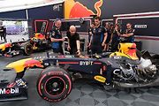 Detailní pohledy na monopost RB7 v Praze
