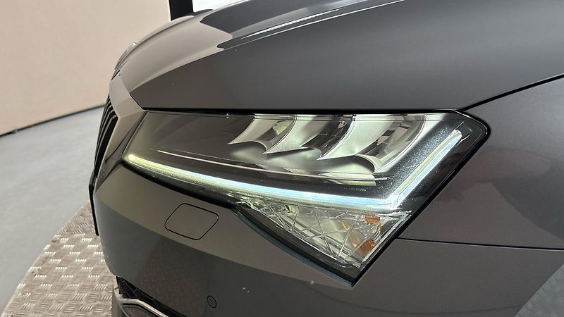 Škoda Superb 2.0 TDI DSG 4x4 Style Combi - fotka 18 z 31