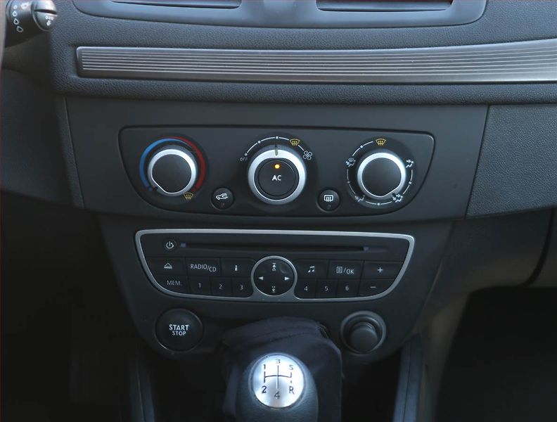 Renault Mégane (2010) 1.6 16V, Tempomat - fotka 12 z 18