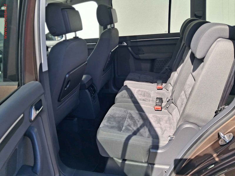 Volkswagen Touran (2012) 1.4 TSi, Highline, DSG - fotka 10 z 19