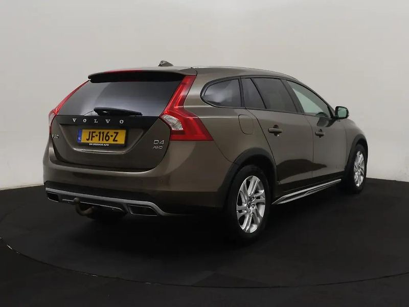 Volvo V60 2.0D4 140kW AWD Nordic+ TZ - fotka 2 z 10
