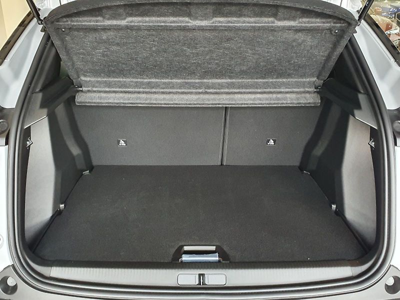Peugeot 2008 (2026) ALLURE 1.2 TURBO 100k MAN6 - fotka 10 z 17