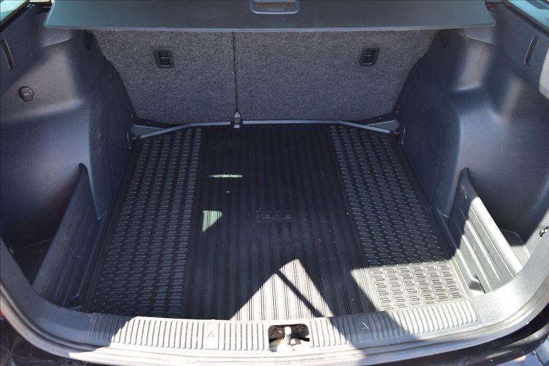Škoda Fabia 1,6 TDI TAŽNÉ PO SERVISE ALU - fotka 25 z 46