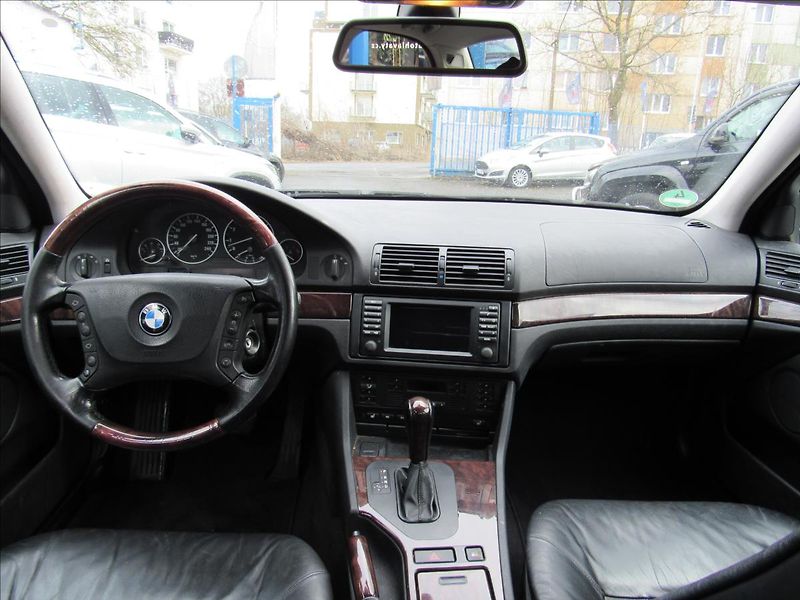 BMW Řada 5 2,5 525i Steptronic Exklusiv - fotka 11 z 28