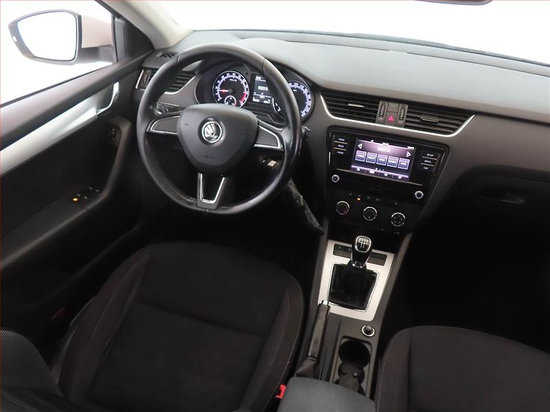 Škoda Octavia (2013) Elegance 1.6 TDI, Xenony - fotka 7 z 13
