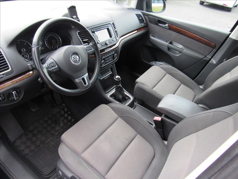 Volkswagen Sharan 2,0 TDi 103kW 5 míst - fotka 9 z 35