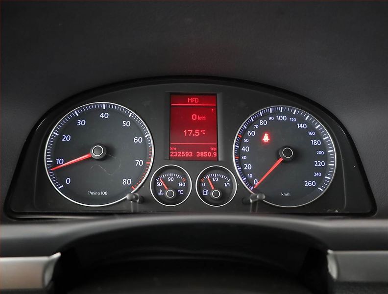 Volkswagen Touran (2010) Highline 1.4 TSI, Serv.kniha - fotka 9 z 17