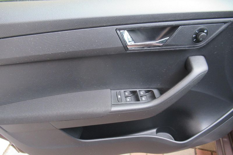 Škoda Fabia 1.2 TSi KLIMA VYHŘ. SEDADLA - fotka 19 z 22