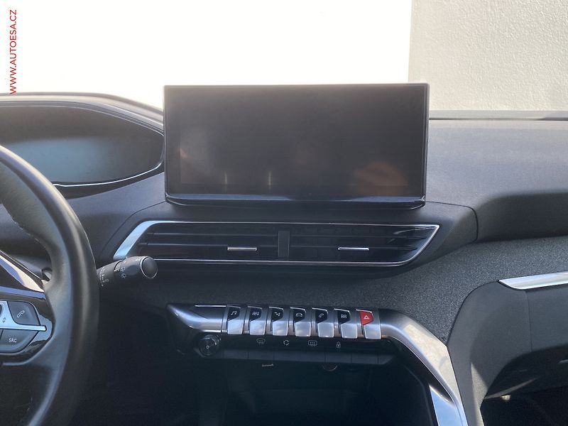 Peugeot 3008 (2021) 1.2PT, Road Trip, AT, LED - fotka 12 z 17