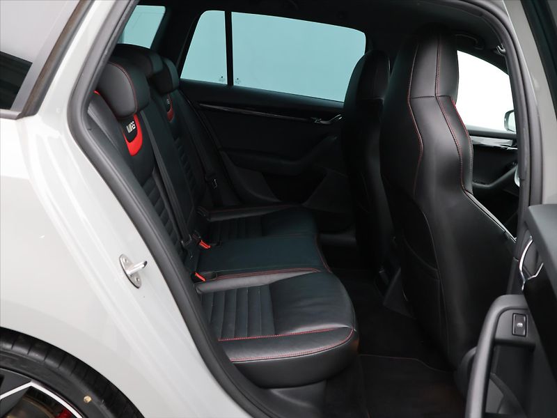 Škoda Octavia 2,0 TSI RS230 169kW DSG Canton - fotka 13 z 26