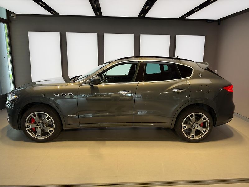 Maserati Levante (2018) S Q4 430HP - fotka 5 z 17