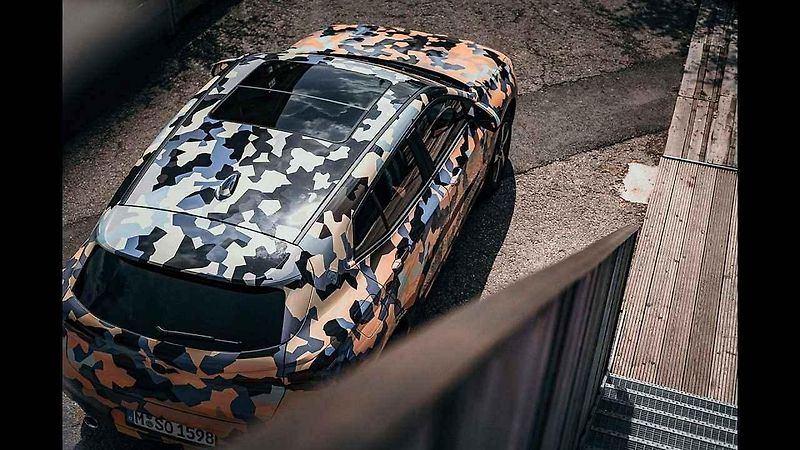 Maskovaný prototyp BMW X2.