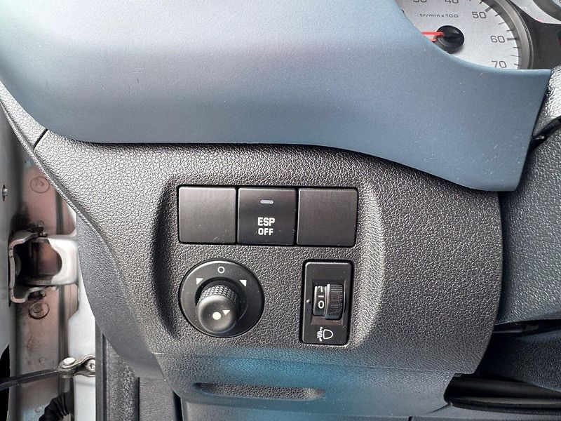 Peugeot Partner (2011) 1.6 HDi, 7 míst - fotka 19 z 29