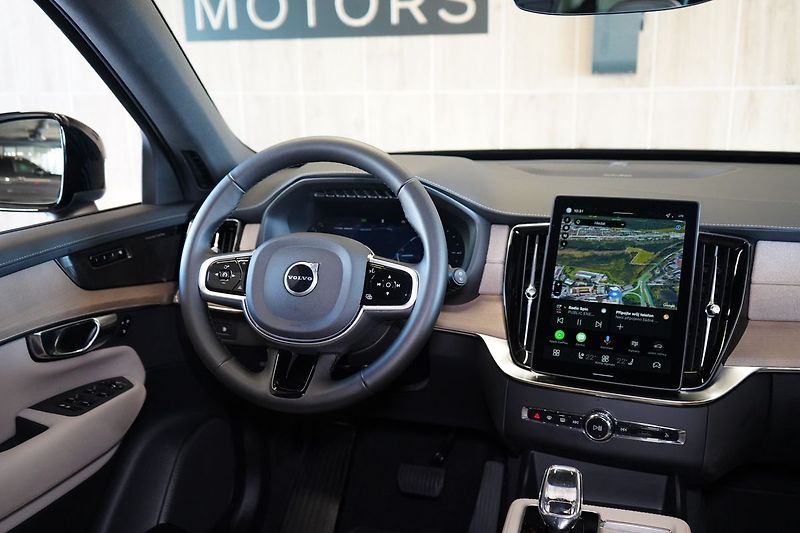 Volvo XC90 T8 PLUS Dark, Vzduch, 360° - fotka 48 z 49