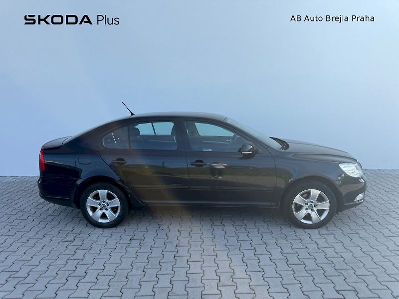Škoda Octavia (2012) LIM CR Elega 103/2.0 6AG - fotka 8 z 24