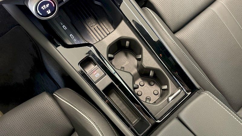 Škoda Superb (2025) kombi Sportline iV 1.5TSI 110k - fotka 33 z 37