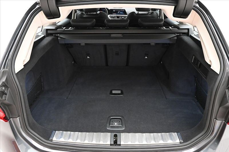 BMW Řada 3 2,0 320d 140 kW STEPTRONIC Zár - fotka 10 z 31