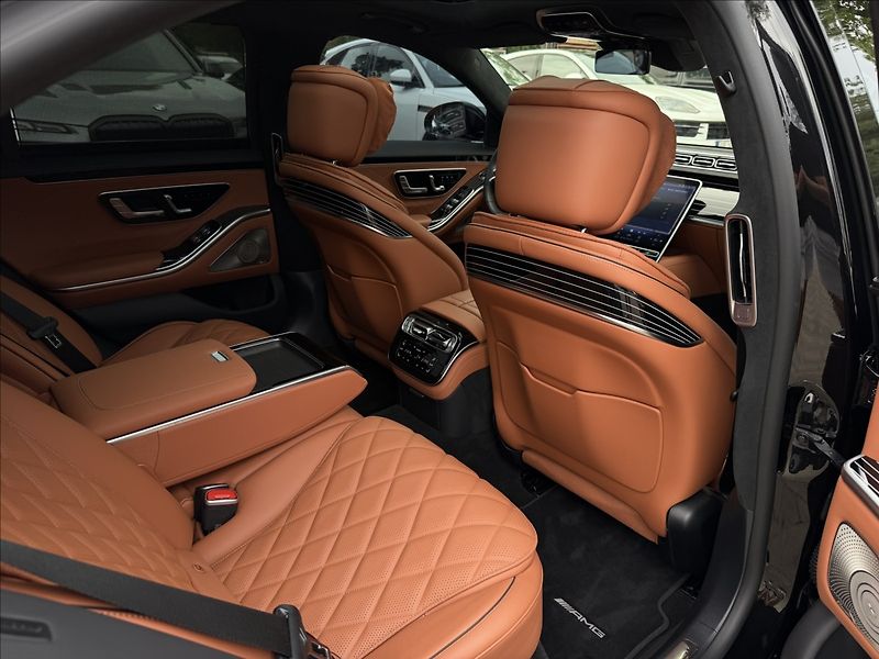 Mercedes-Benz Třídy S 400d AMG 4Matic - fotka 30 z 36