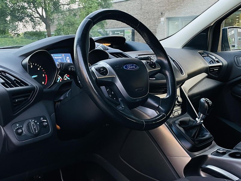 Ford Kuga 2.0TDCi MANUÁL SERVISKA TAŽNÉ  - fotka 28 z 51