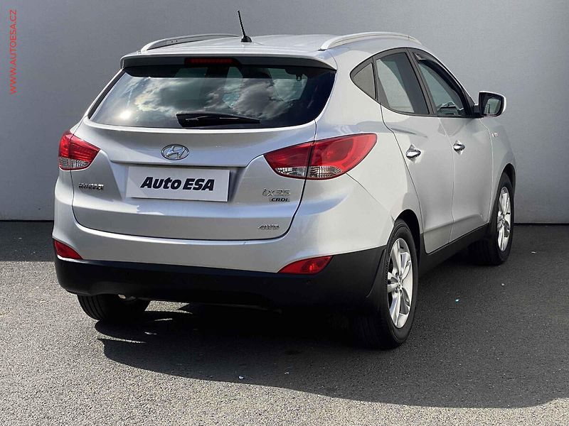 Hyundai ix35 (2011) 2.0CRDi 4x4, AT, kůže, park - fotka 4 z 16