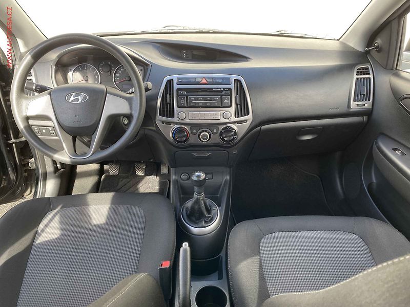Hyundai i20 (2013) 1.2i, AC, +pneu - fotka 8 z 16