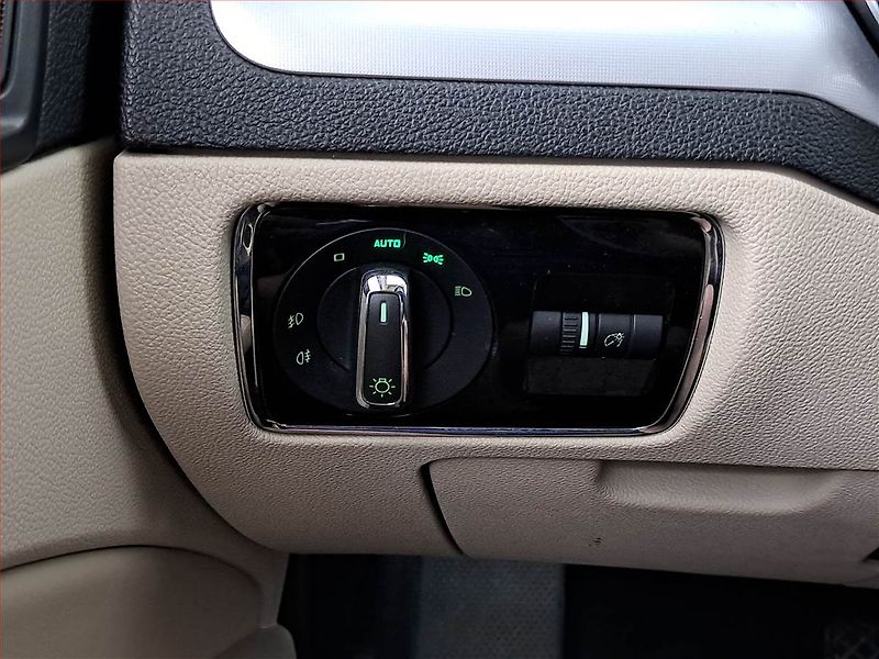 Škoda Superb (2011) 2.0 TDI, Automat, Navi - fotka 19 z 20
