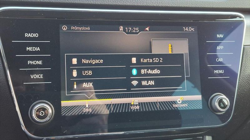 Škoda Superb 2,0 TDI 110 KW STYLE DSG ČR - fotka 18 z 26