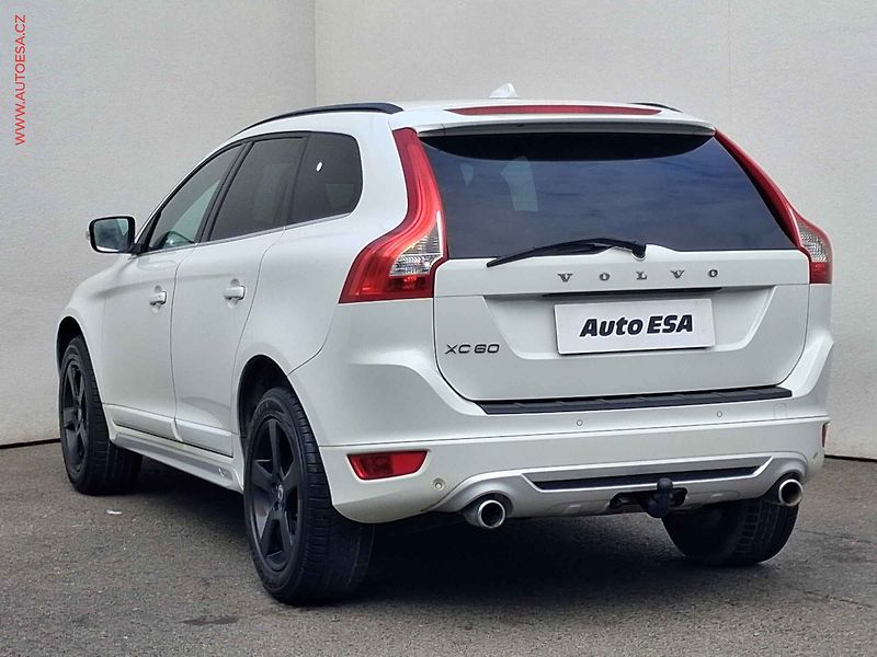 Volvo XC60 (2011) 2.4 D5 AWD, R-design - fotka 6 z 19