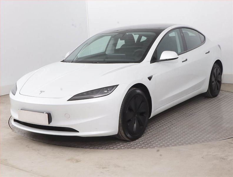 Tesla Model 3 (2023) Standard Range LFP, SoH 94% - fotka 2 z 21