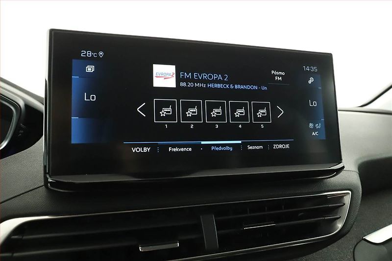 Peugeot 5008 (2022) Allure 1.5 BlueHDi - fotka 15 z 21