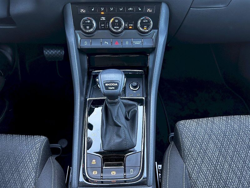 Škoda Karoq (2024) 2.0 TDI 110kW 4x4 DSG Top Sele - fotka 22 z 35