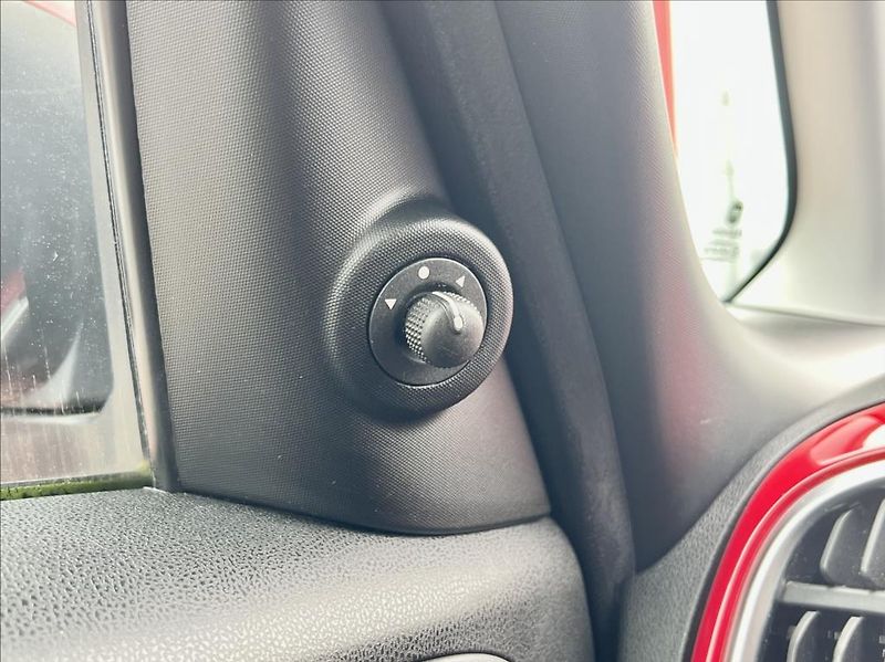 Fiat 500L 1,6 JTD  LIVING - klima -ALU - fotka 34 z 36