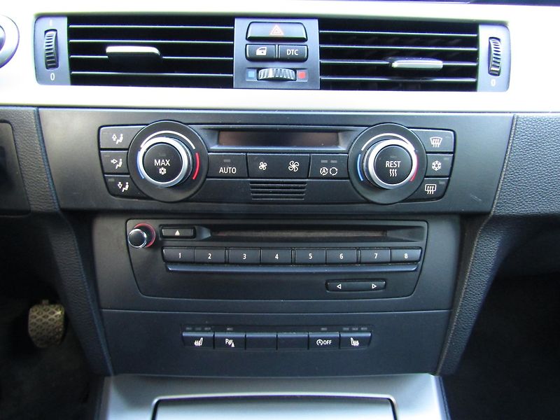 BMW Řada 3 (2008) 2.0D 130kW  2 SADY KOL - fotka 35 z 43