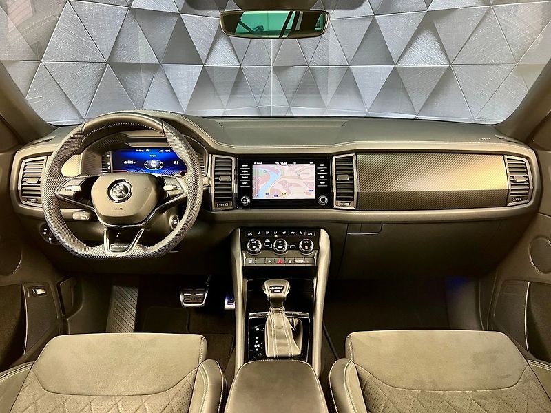 Škoda Kodiaq 2.0 TDI DSG 4X4 SPORTLINE, ACC - fotka 10 z 32