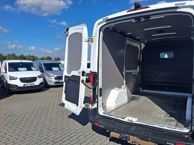Ford Transit (2018) Trend 2.0 EcoBlue, L2H2 - fotka 12 z 20