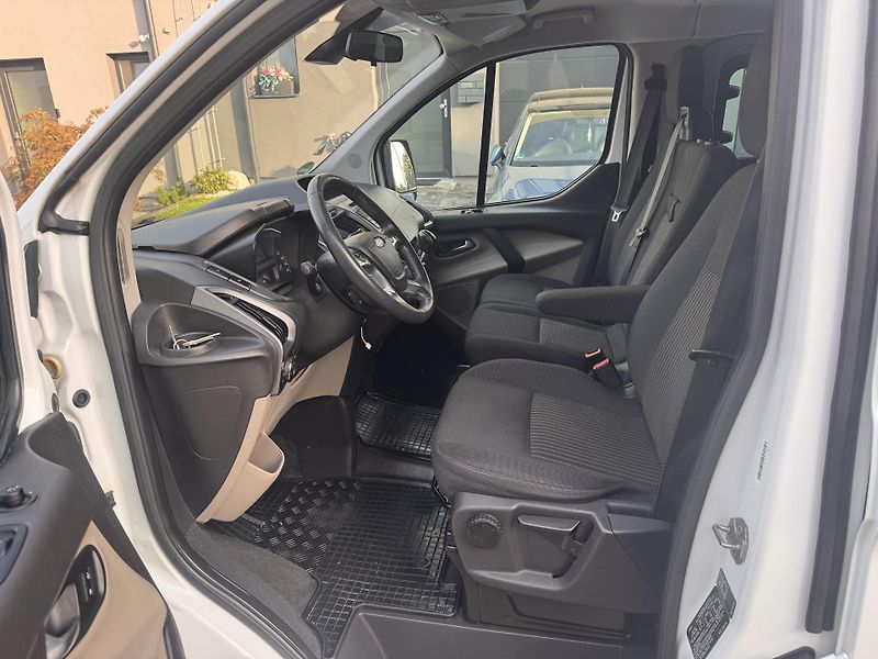 Ford Tourneo Custom 2.2TDCI 92KW L2 9.MÍST - fotka 8 z 32