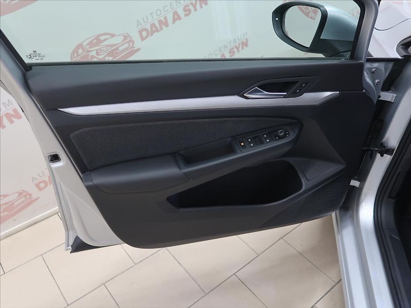 Volkswagen Golf 1,5 TSI EVO Life 1.majitel CZ - fotka 10 z 34