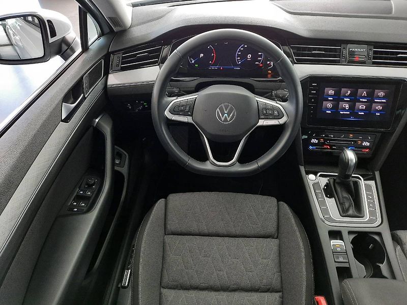 Volkswagen Passat Variant (2023) 2.0 TDI (110kW/150k) DSG, Busi - fotka 10 z 29