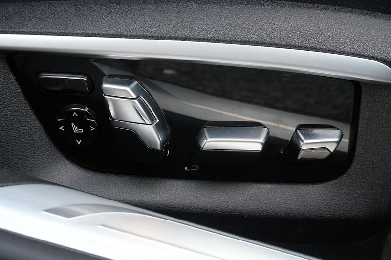 BMW Řada 7 740d xDrive, Laser, Ventilace - fotka 41 z 42