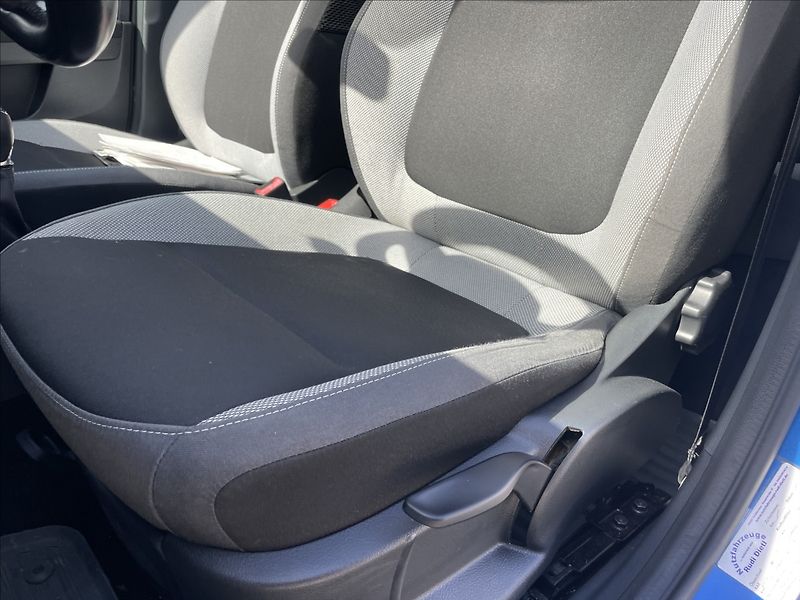 Škoda Fabia 1,2 TSi 66kw Ambiente Tažné Te - fotka 19 z 34
