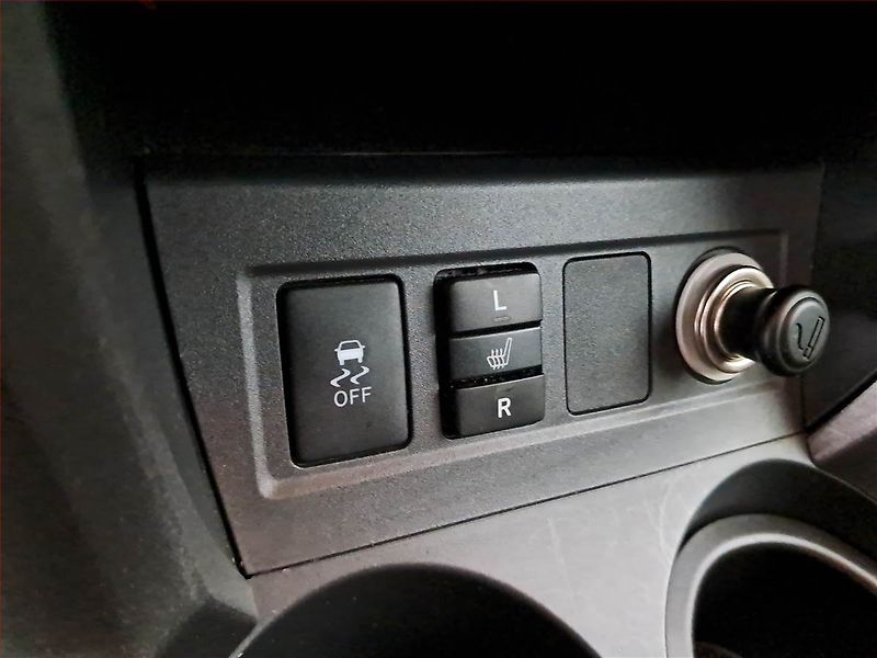 Toyota RAV4 (2012) 2.0 VVT-i, 4X4, Serv.kniha - fotka 16 z 20