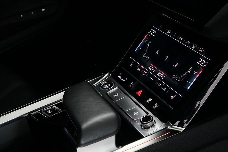 Audi e-tron 55 300kW SB BlackEdit ZÁRUKA - fotka 31 z 48