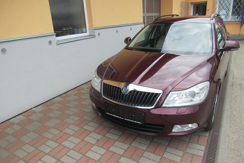 Škoda Octavia 1.6 TDi ELEGANCE WEBASTO TAŽNÉ - fotka 8 z 20