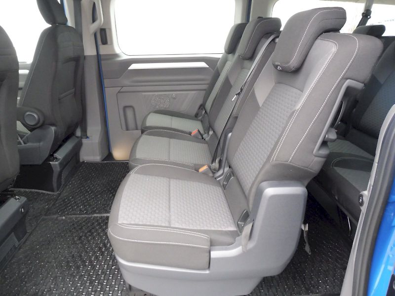 Volkswagen Caravelle (2025) Life DR 2,0 TDI 110kW 8AUT - fotka 20 z 29