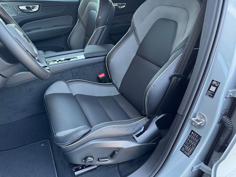 Volvo XC60 (2026) AKCE 4+4 PLUS B5, BLACK EDITIO - fotka 11 z 23
