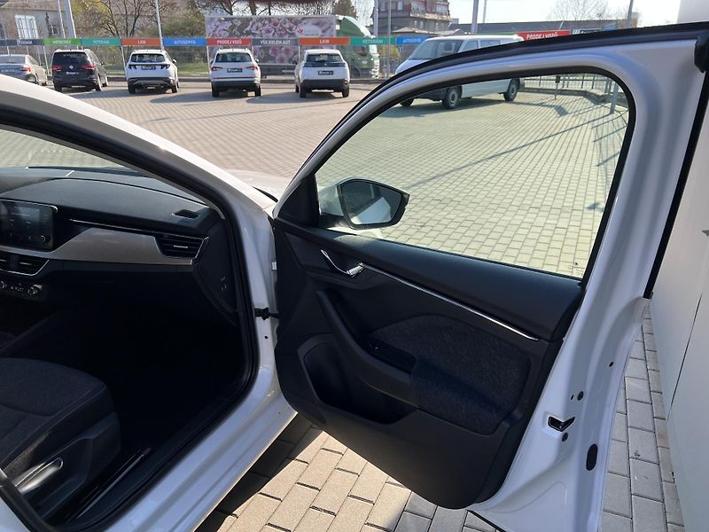 Škoda Scala (2023) 1.0TSi 81kW STYLE - fotka 34 z 40
