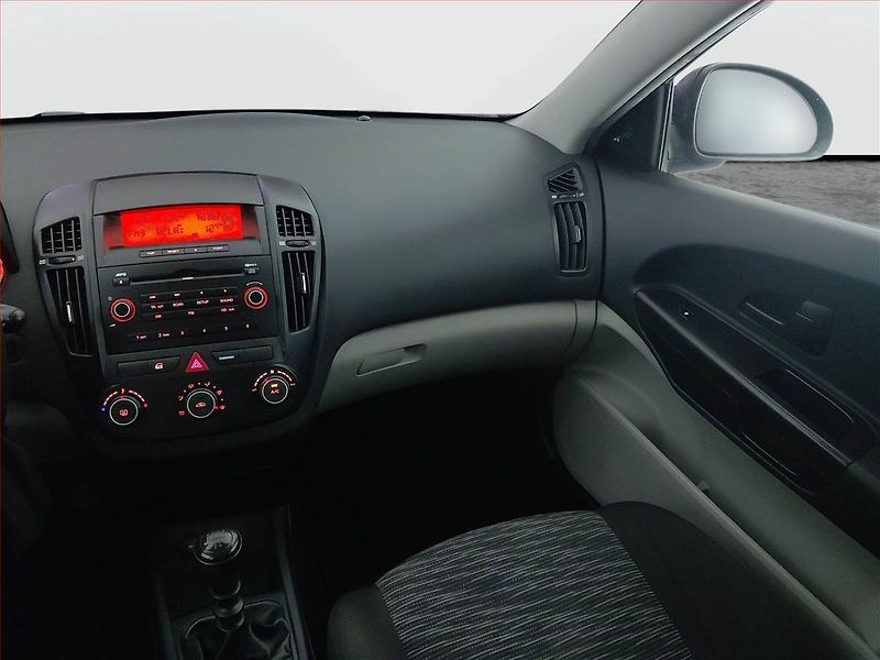 Kia Ceed (2009) 1.4 CVVT, nová STK - fotka 8 z 16