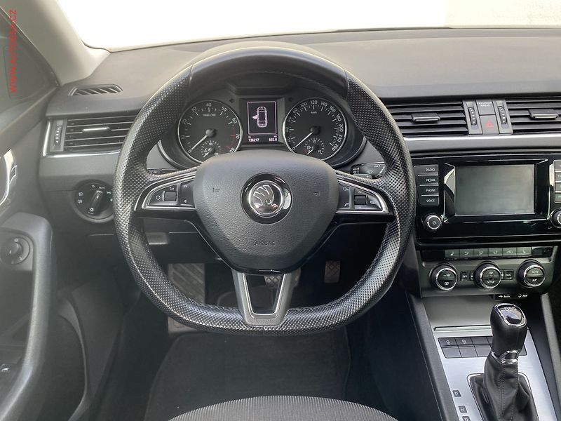 Škoda Octavia (2015) 1.4 TSi, Elegance, DSG, +kola - fotka 11 z 20