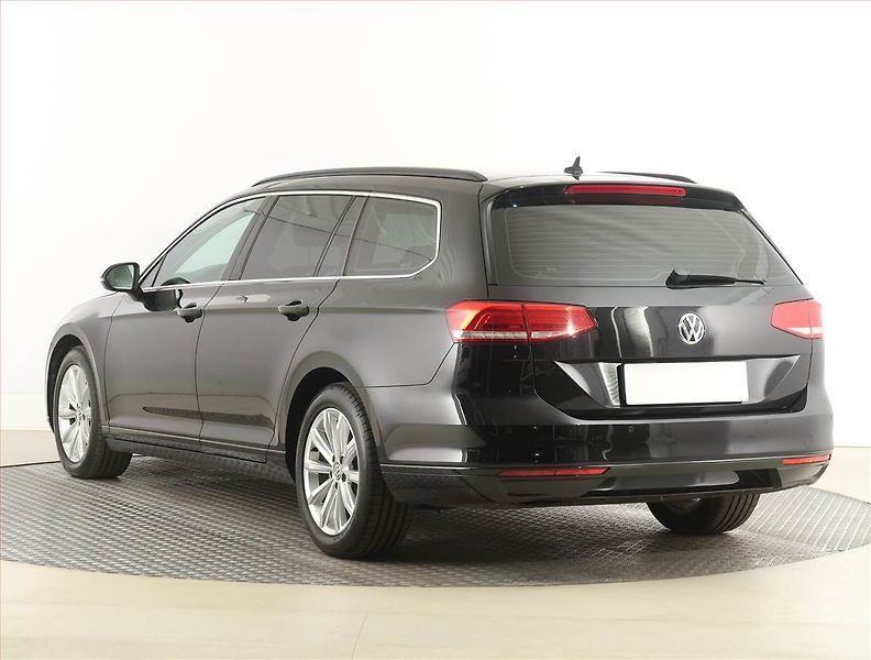 Volkswagen Passat (2015) 2.0 TDI, Navi, Tempomat - fotka 4 z 22